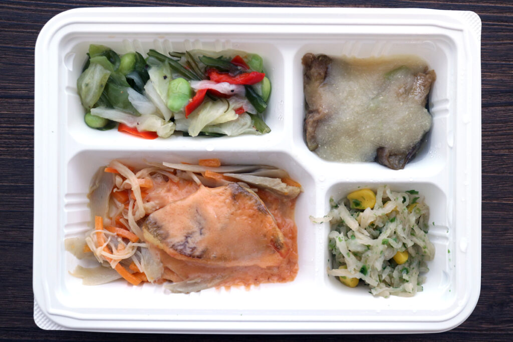 ウェルネスダイニング「栄養バランス食」カレイの明太マヨソース