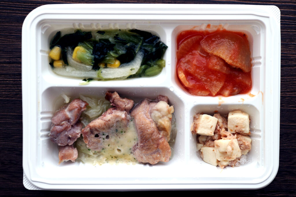 ウェルネスダイニング「気配り宅配食」チキンのバジルマヨソース