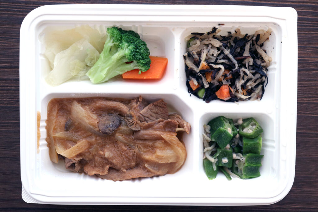 ウェルネスダイニング「栄養バランス食」牛ももの洋風煮込み