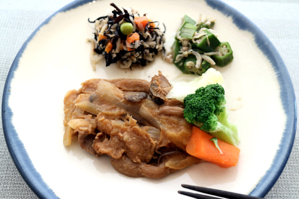 ウェルネスダイニング「気配り宅配食」牛ももの洋風煮込み