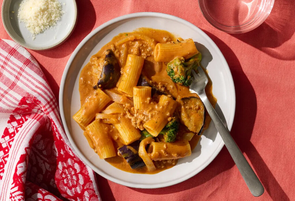 
グリースプーン「ライス＆パスタ」豚ひき肉と香味野菜の贅沢クリーミーボロネーゼ