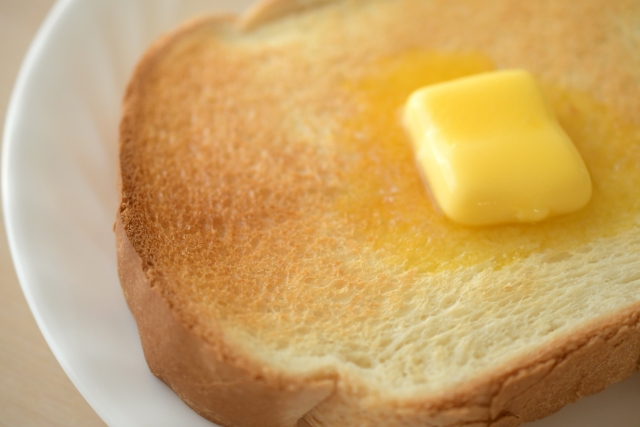 食パンとマーガリン