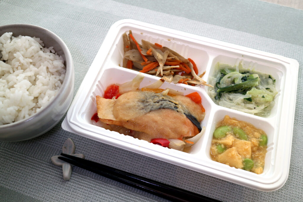 ウェルネスダイニング「糖質&カロリー制限食」鮭のちゃんちゃん焼き