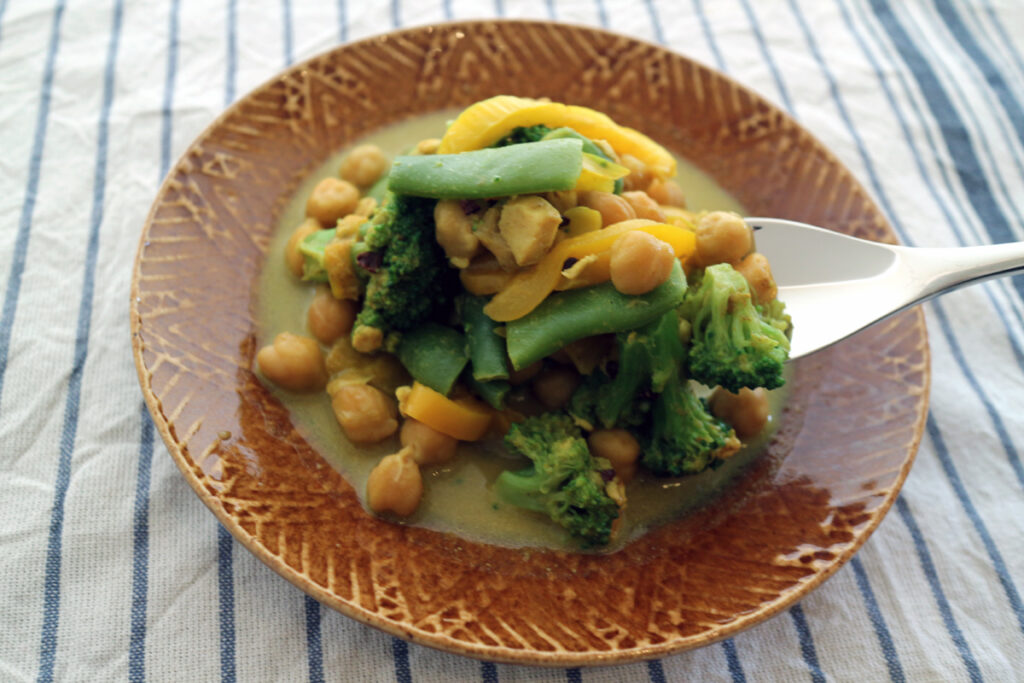 グリーンスプーンモロッコいんげんとひよこ豆のバターカレーサラダ