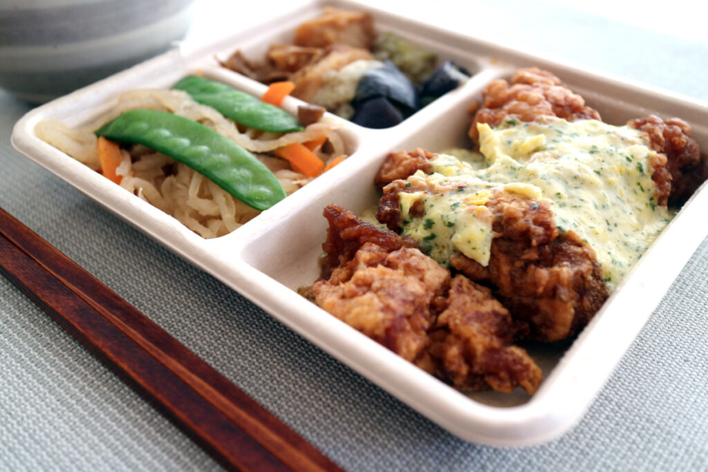 
デリピックス_米油で揚げたチキン南蛮具だくさんタルタルソース