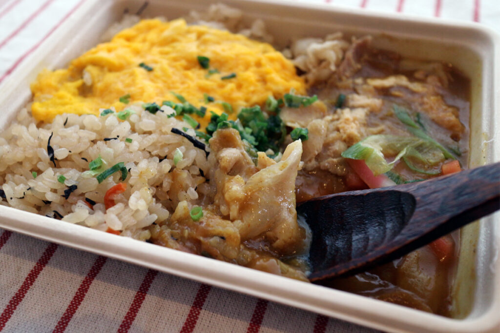 デリピックス出汁で温まる京風カレーのオムライス