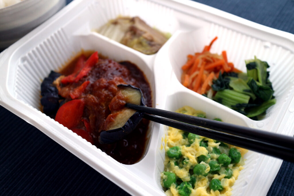 ニチレイ「気くばり御膳」牛肉とナスの甘辛味噌仕立て