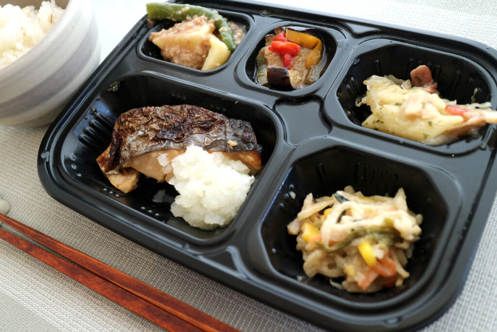 ワタミの宅食ダイレクト「いつでも五菜」カマスの柚庵焼き