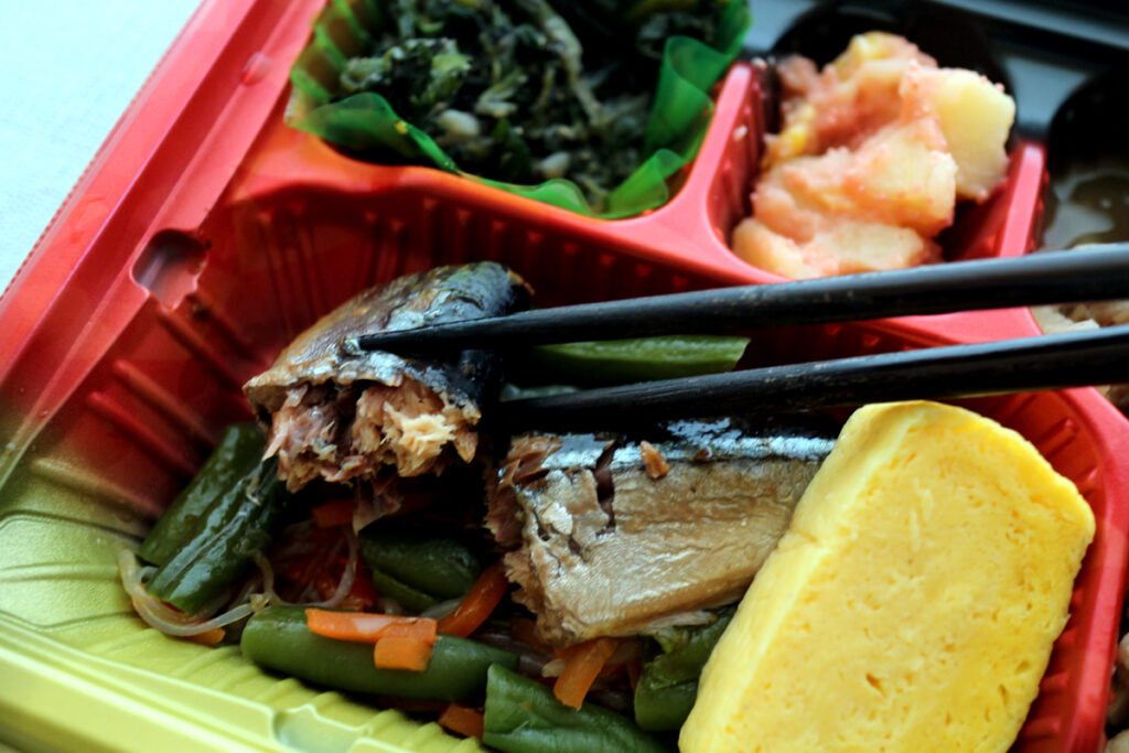 ワタミの宅食「まごころおかず」さんまの生姜煮
