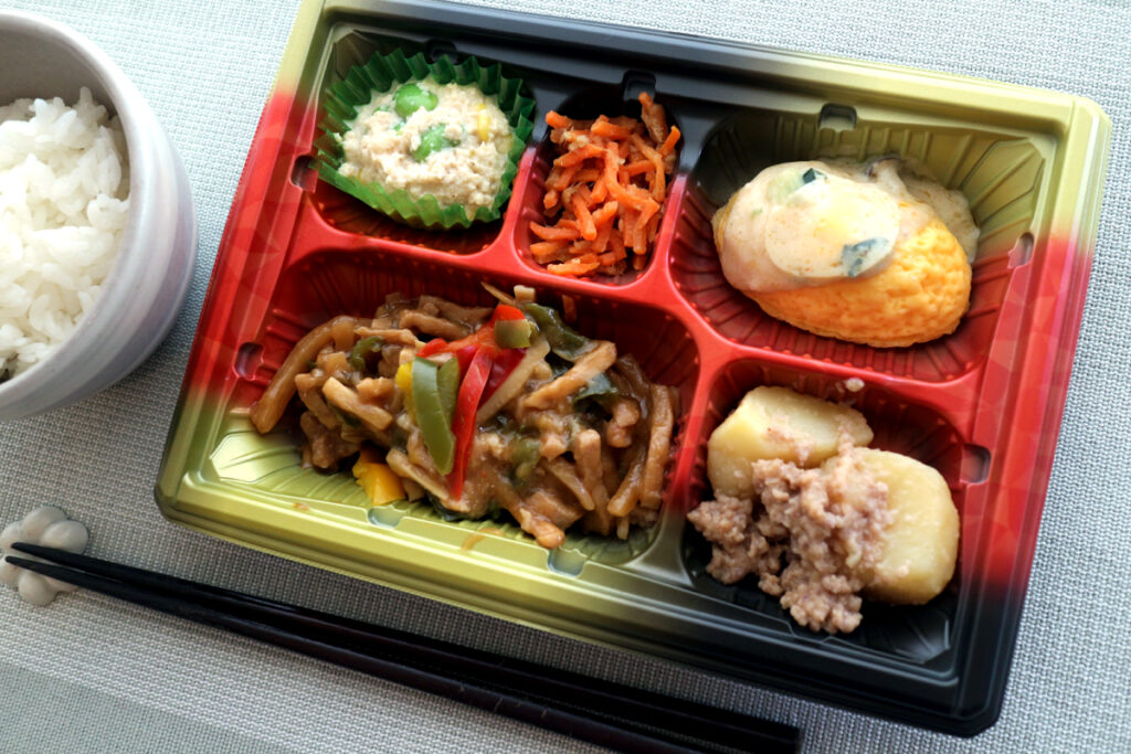 ワタミの宅食「まごころおかず」豚肉とタケノコの炒め物