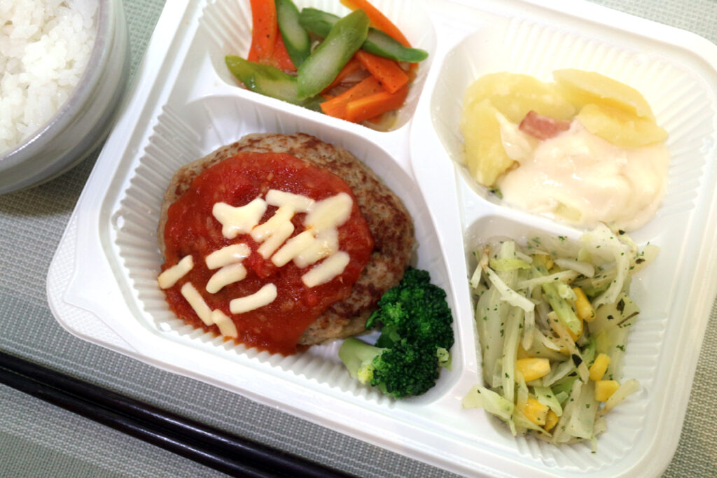 ニチレイ「気くばり御膳」きたあかりとハンバーグ